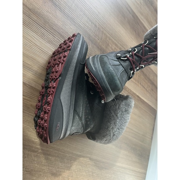 UGG Winter Boots Womens 6 Black Gray Shearling Fur Cuff Thinsulate Waterproof - Picture 4 of 7